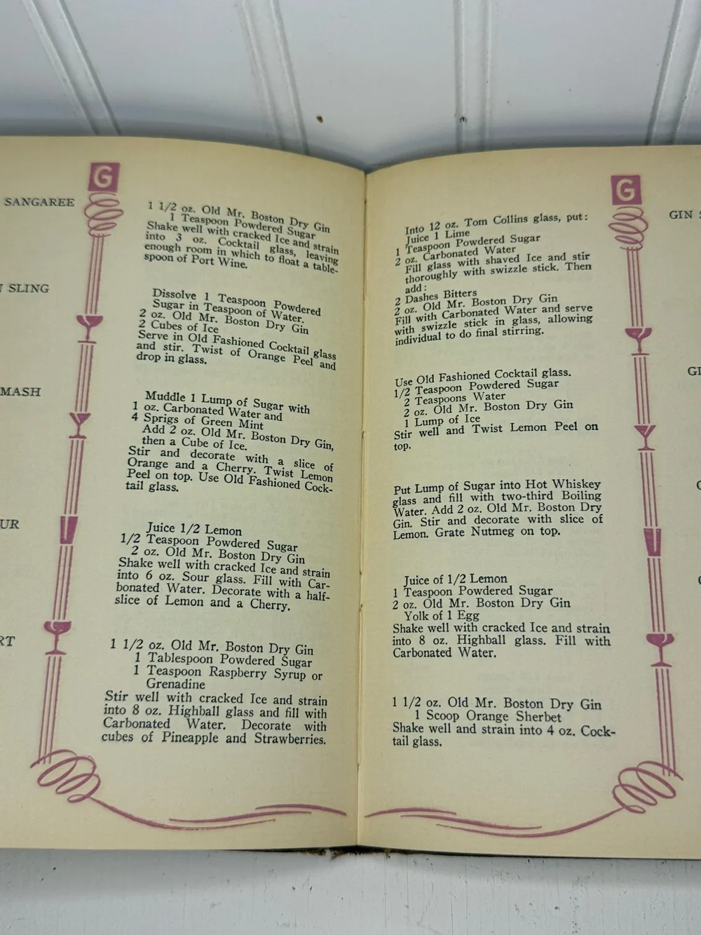 VTG Old Mr. Boston De Luxe Official Bartenders Guide 4th Printing 1940 Bar Decor